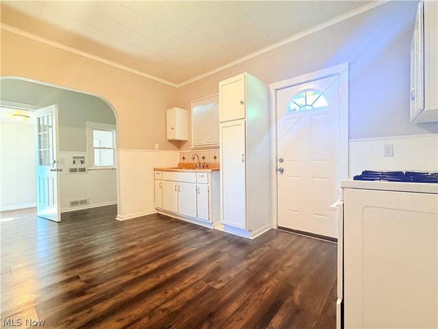 1147 Newton Street, Akron, OH 44305