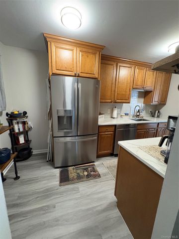 600 Commons Way E, Fishkill, NY 12524