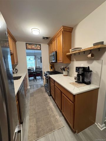 600 Commons Way E, Fishkill, NY 12524