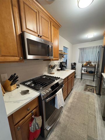 600 Commons Way E, Fishkill, NY 12524