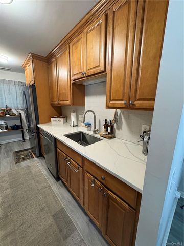600 Commons Way E, Fishkill, NY 12524