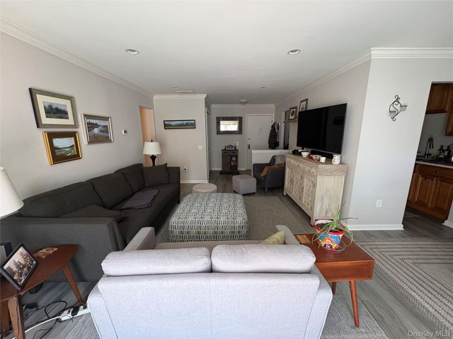 600 Commons Way E, Fishkill, NY 12524