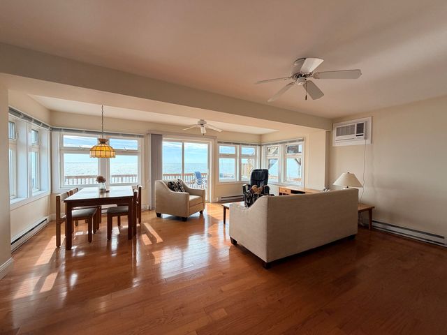 2 Cambridge Court, East Haven, CT 06512