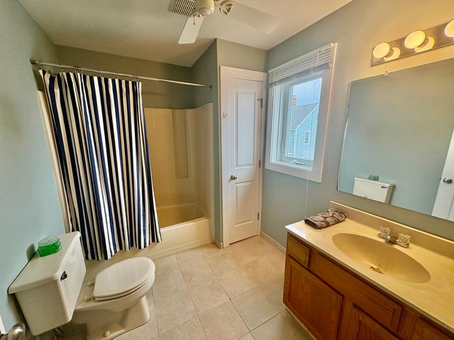 2 Cambridge Court, East Haven, CT 06512