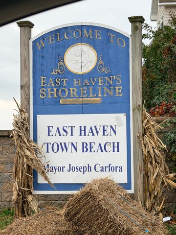 2 Cambridge Court, East Haven, CT 06512