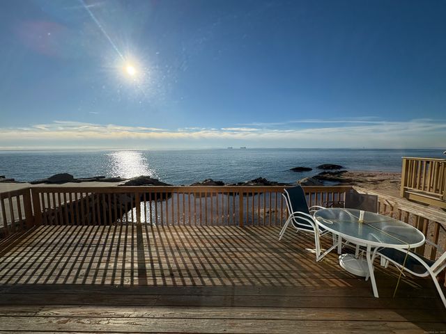 2 Cambridge Court, East Haven, CT 06512