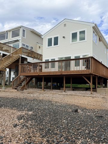 2 Cambridge Court, East Haven, CT 06512