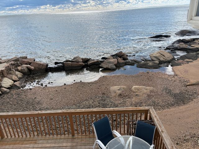 2 Cambridge Court, East Haven, CT 06512