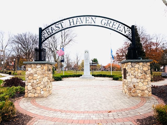 2 Cambridge Court, East Haven, CT 06512