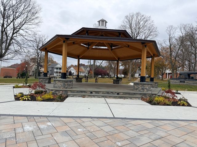 2 Cambridge Court, East Haven, CT 06512