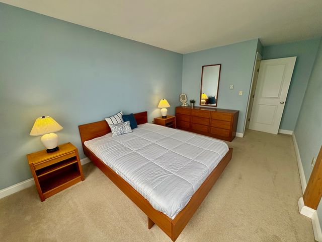 2 Cambridge Court, East Haven, CT 06512