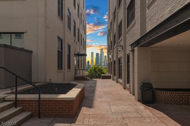 518 Gregory Ave 425 425, Weehawken Twp., NJ 07086