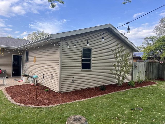 25201 Kickapoo DRIVE, Kansasville, WI 53139