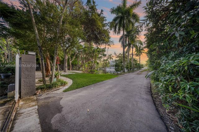 5981 SW 136th St, Pinecrest, FL 33156