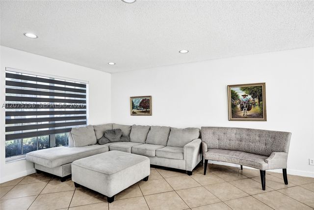 1933 SW 180th Ter, Miramar, FL 33029