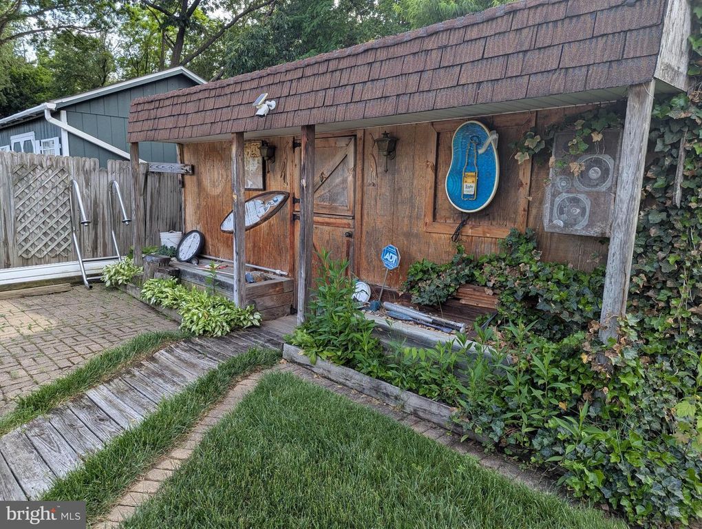 Image 11 of property listing at 203 WEMPE DR, Cumberland, MD 21502