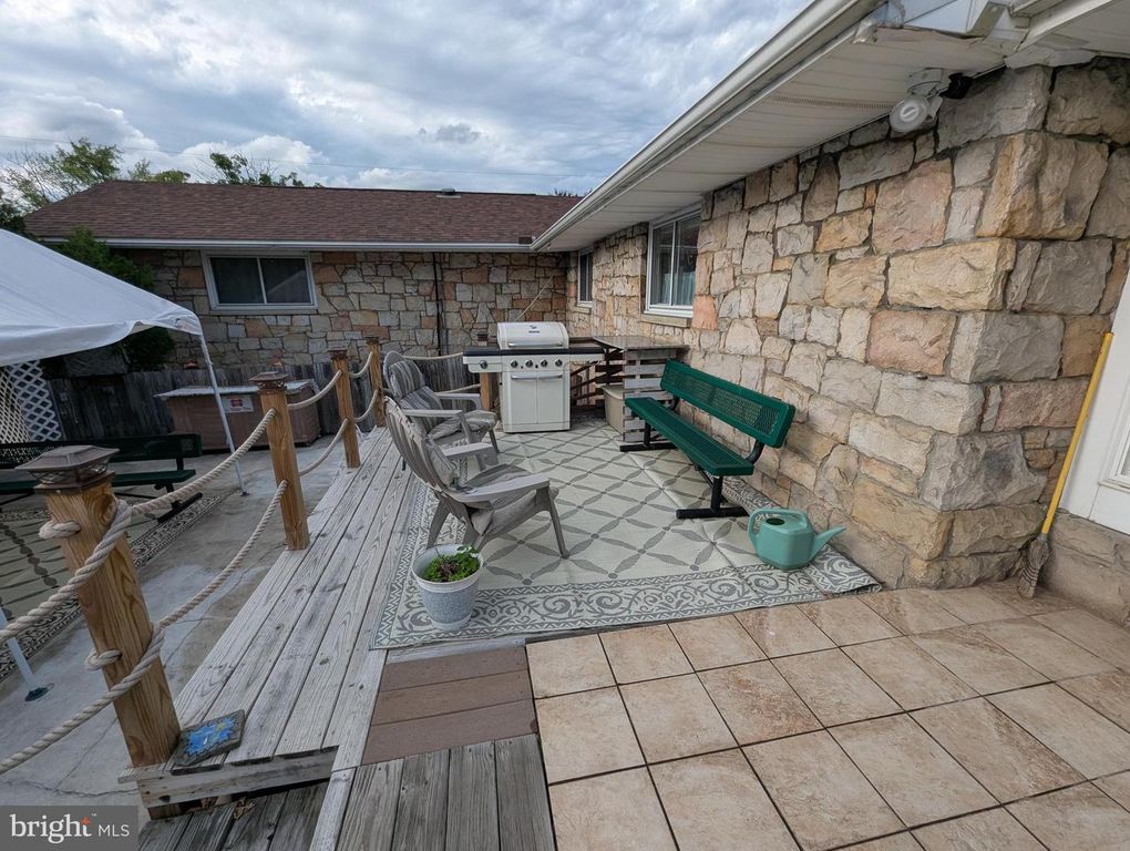 Image 12 of property listing at 203 WEMPE DR, Cumberland, MD 21502