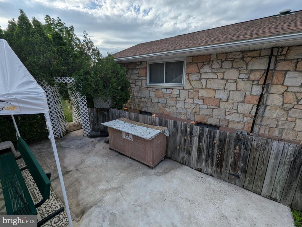 Image 14 of property listing at 203 WEMPE DR, Cumberland, MD 21502