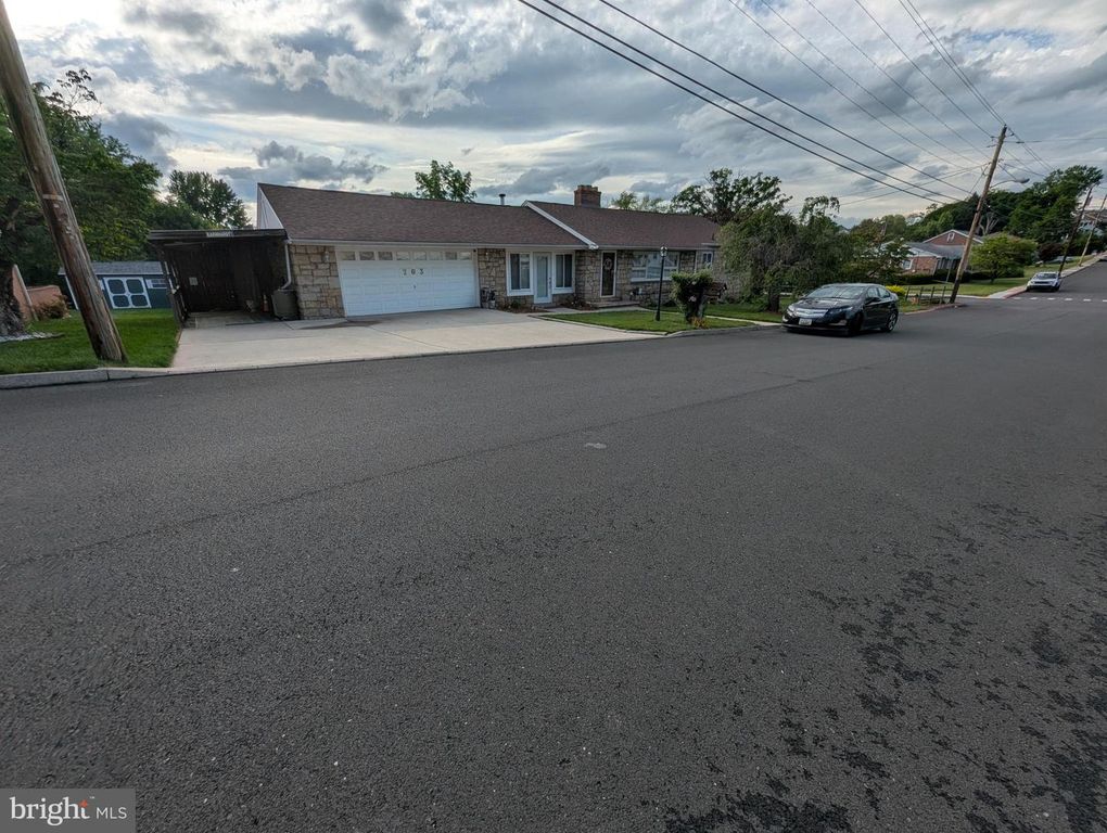 Image 2 of property listing at 203 WEMPE DR, Cumberland, MD 21502