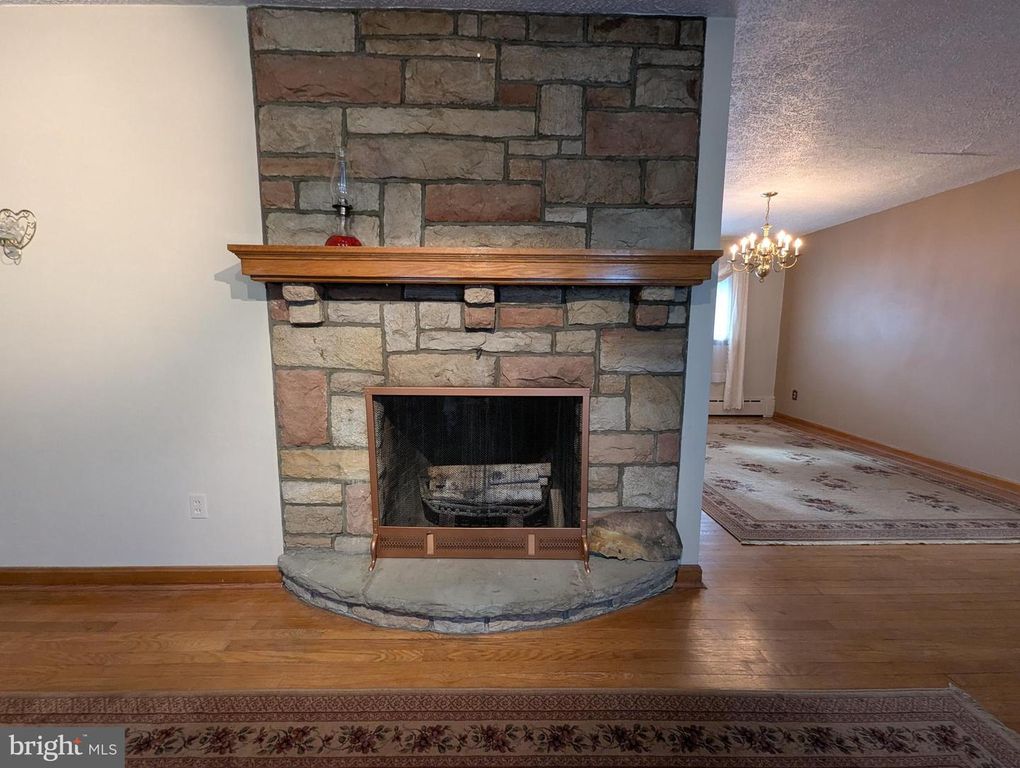 Image 23 of property listing at 203 WEMPE DR, Cumberland, MD 21502