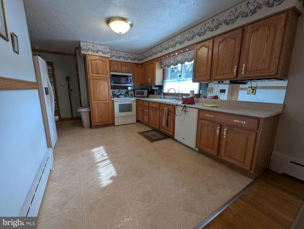Image 25 of property listing at 203 WEMPE DR, Cumberland, MD 21502