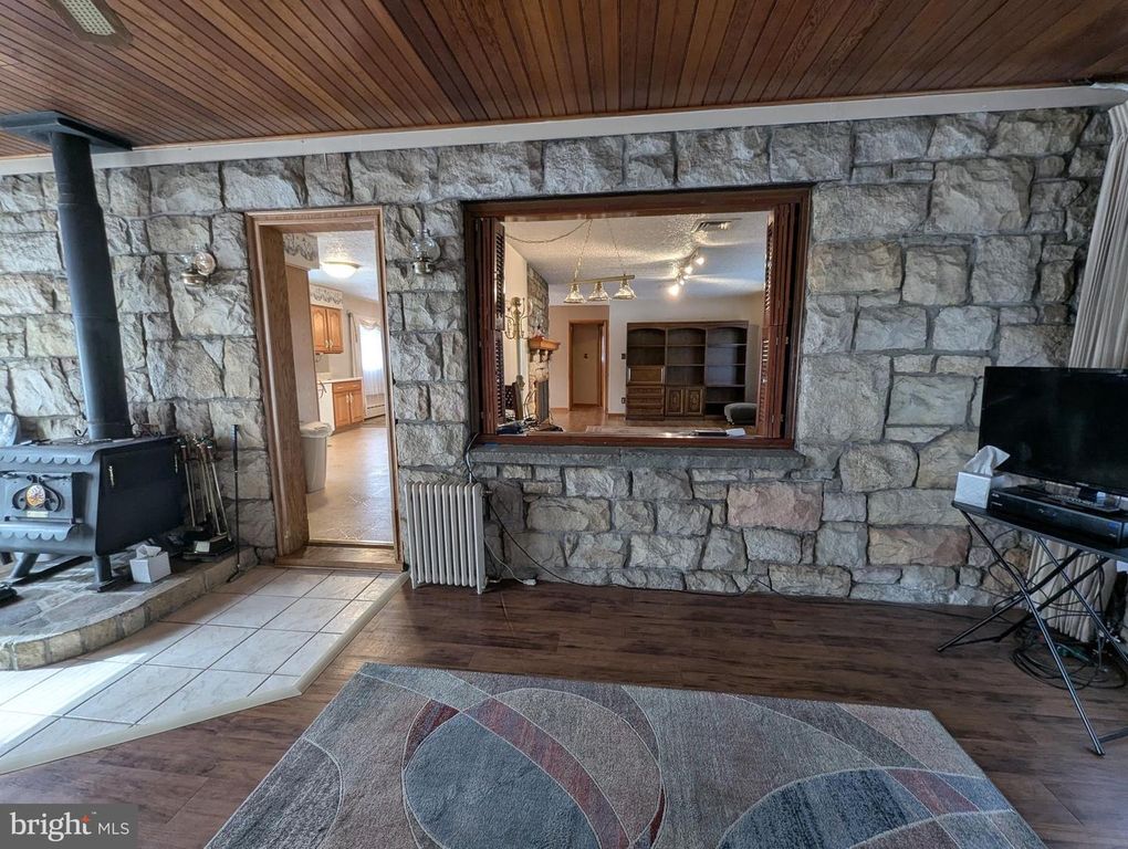 Image 29 of property listing at 203 WEMPE DR, Cumberland, MD 21502