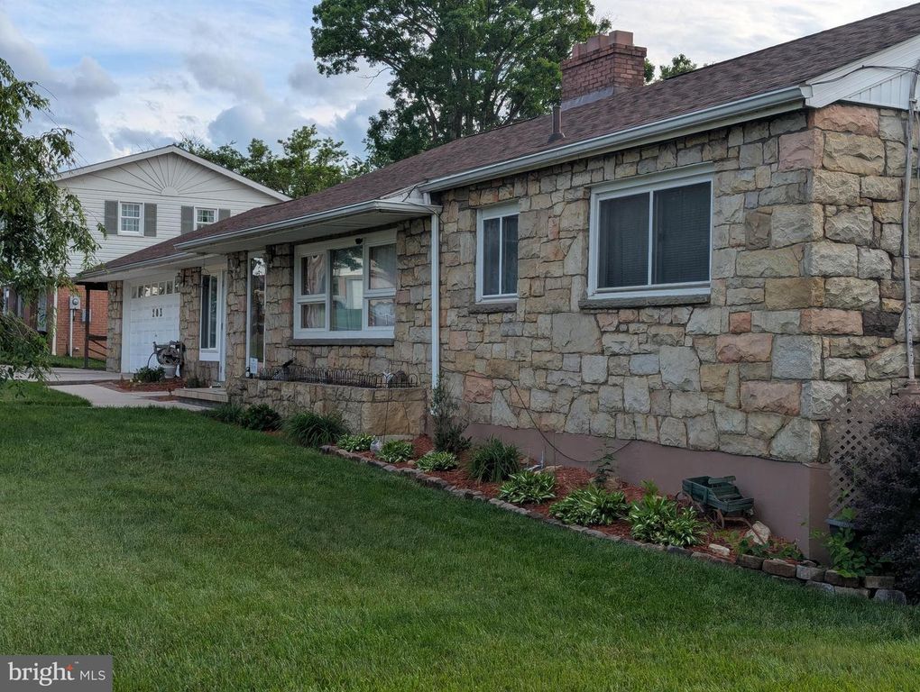 Image 3 of property listing at 203 WEMPE DR, Cumberland, MD 21502