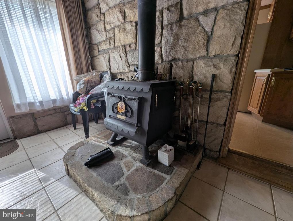 Image 30 of property listing at 203 WEMPE DR, Cumberland, MD 21502