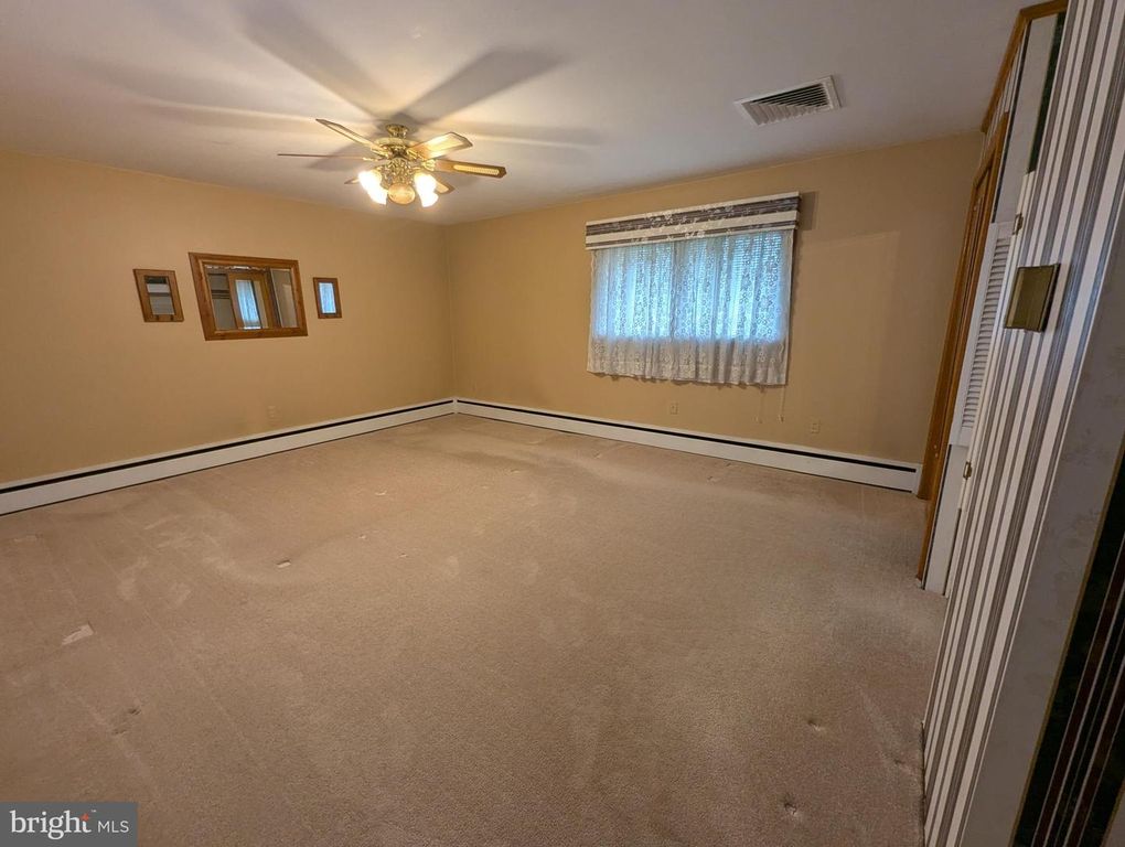 Image 31 of property listing at 203 WEMPE DR, Cumberland, MD 21502