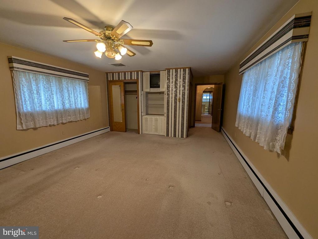 Image 32 of property listing at 203 WEMPE DR, Cumberland, MD 21502