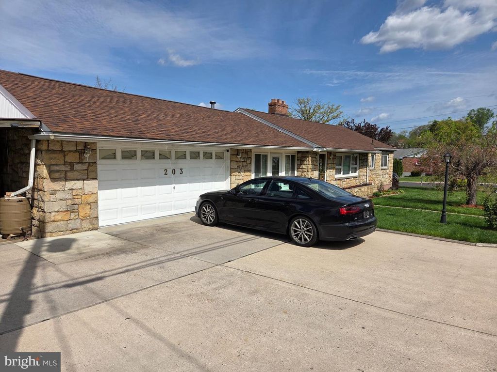 Image 4 of property listing at 203 WEMPE DR, Cumberland, MD 21502