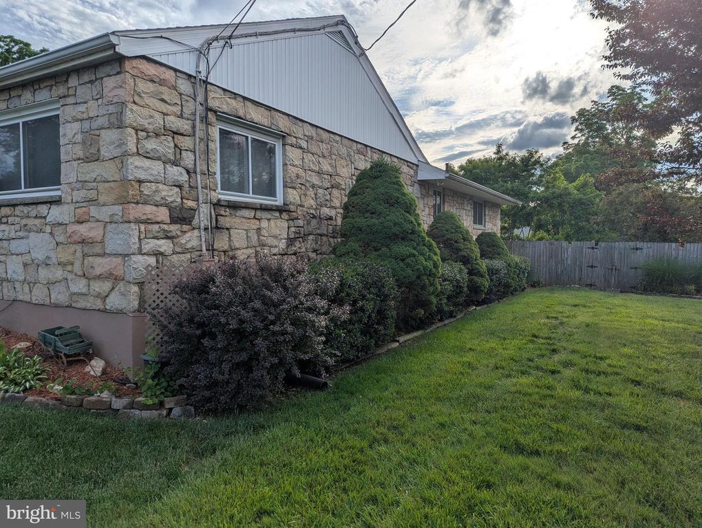 Image 7 of property listing at 203 WEMPE DR, Cumberland, MD 21502
