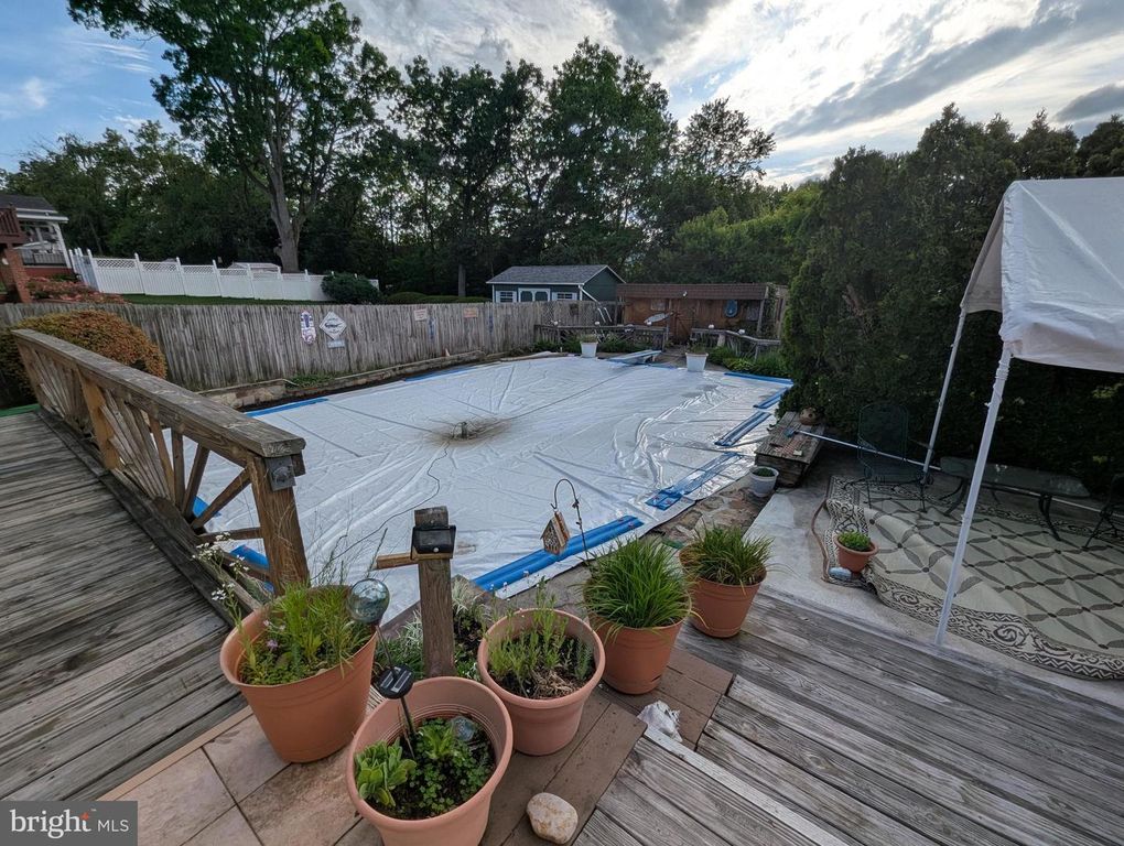 Image 8 of property listing at 203 WEMPE DR, Cumberland, MD 21502