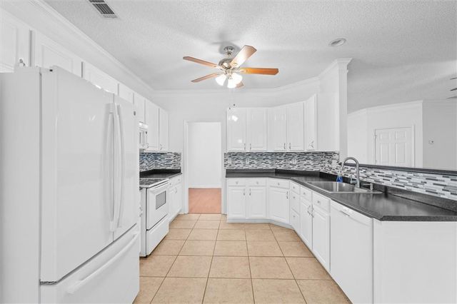 9821 Reflections Dr, Villa Rica, GA 30180