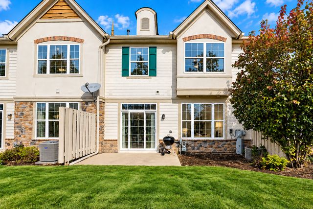 446 Bay Tree Court 446, Vernon Hills, IL 60061