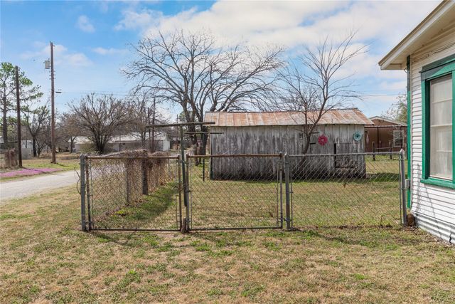 540 NE 1st Street, Cross Plains, TX 76443