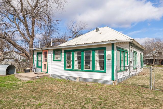 540 NE 1st Street, Cross Plains, TX 76443