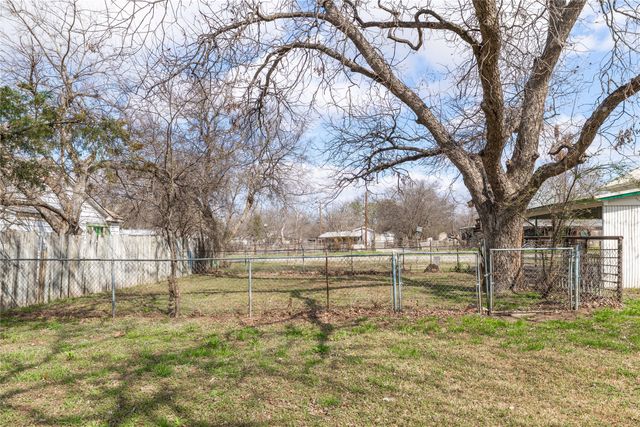 540 NE 1st Street, Cross Plains, TX 76443