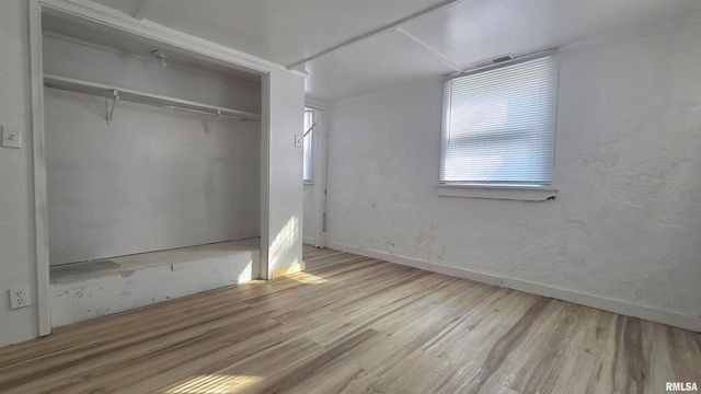 2360 S 9TH Street, Springfield, IL 62703