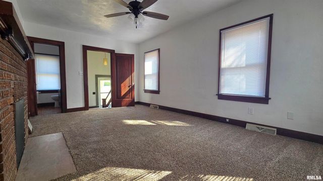 2360 S 9TH Street, Springfield, IL 62703