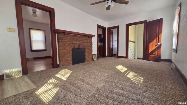 2360 S 9TH Street, Springfield, IL 62703