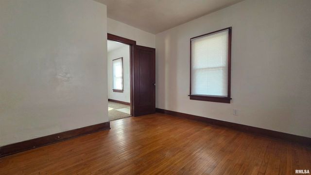 2360 S 9TH Street, Springfield, IL 62703