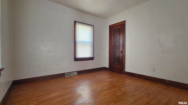 2360 S 9TH Street, Springfield, IL 62703