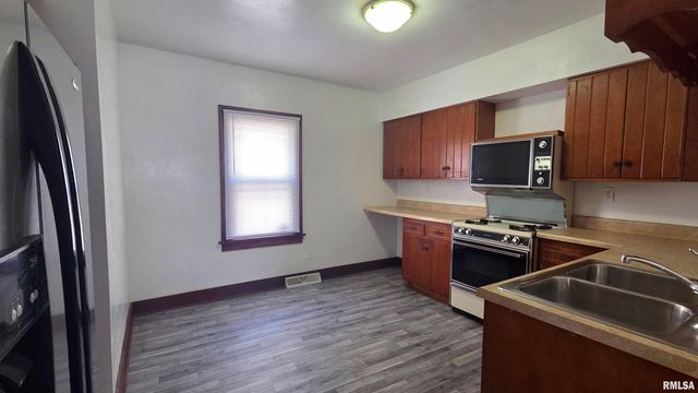 2360 S 9TH Street, Springfield, IL 62703