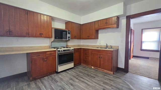 2360 S 9TH Street, Springfield, IL 62703