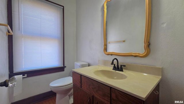 2360 S 9TH Street, Springfield, IL 62703