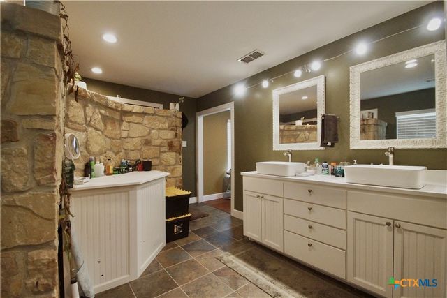 27 Stehle Road, Victoria, TX 77905