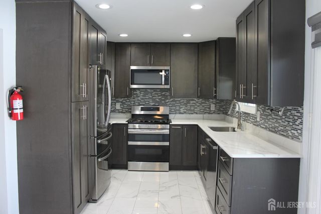 83 Pheasant Run, Edison, NJ 08820