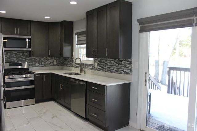 83 Pheasant Run, Edison, NJ 08820