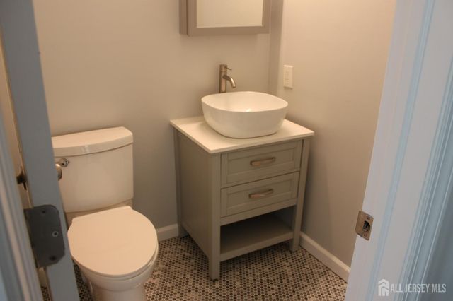 83 Pheasant Run, Edison, NJ 08820